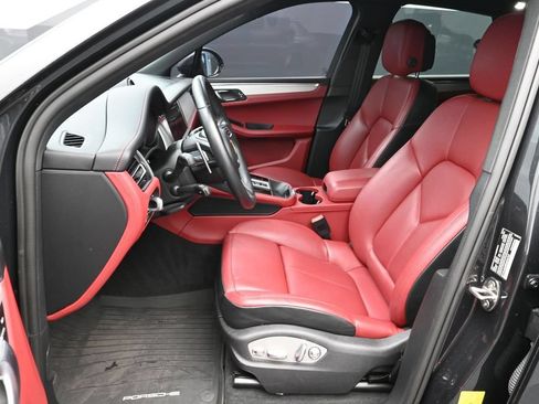 Used 2024 Porsche Macan AWD/4WD image 5