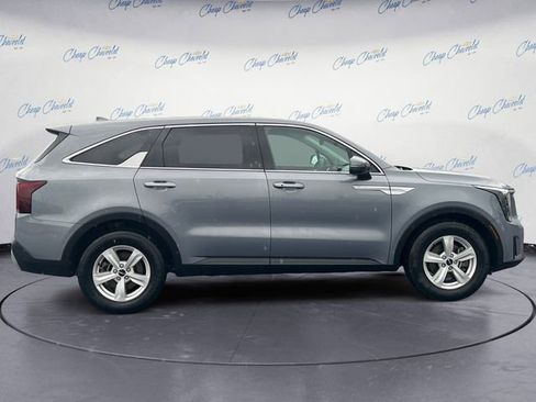 Used 2024 Kia Sorento LX image 6