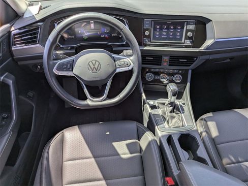 Used 2024 Volkswagen Jetta SE image 25
