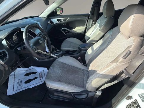 Used 2013 Hyundai Veloster w/ Style Pkg FWD image 12