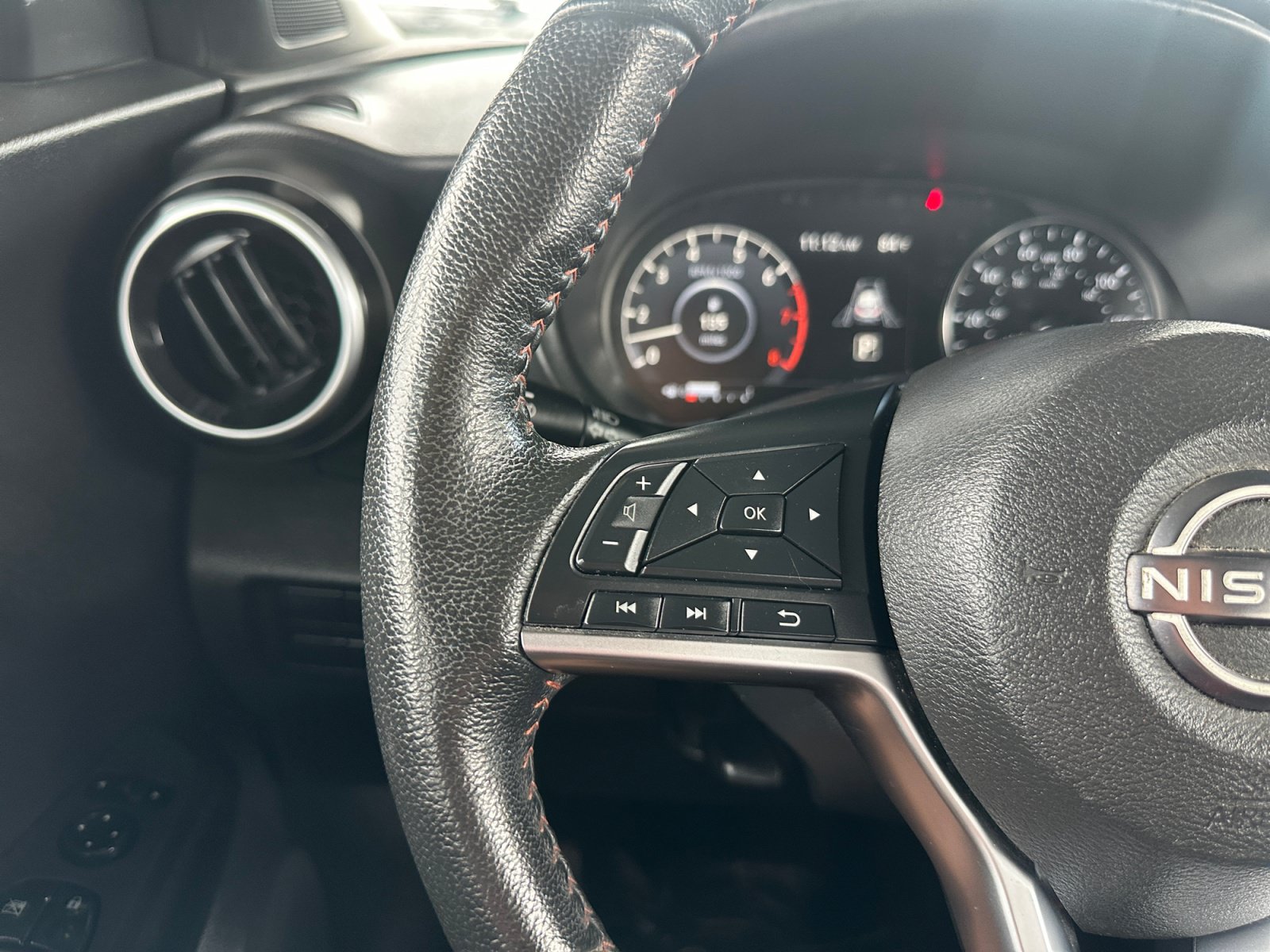 Used 2023 Nissan Kicks SR w/ SR Premium Package FWD image 18