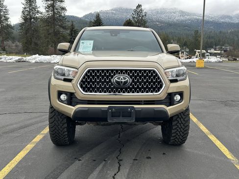 Used 2019 Toyota Tacoma TRD Off-Road image 2