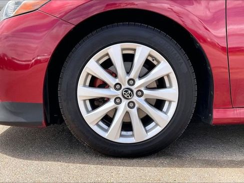 Used 2019 Toyota Camry LE image 4