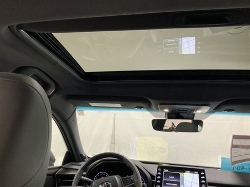 Used 2019 Toyota Avalon Limited image 31