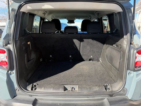 Used 2018 Jeep Renegade Altitude image 15