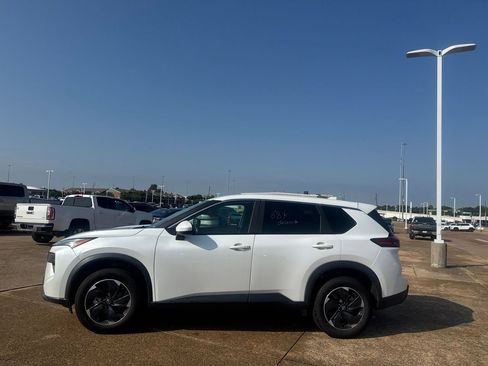 Certified 2024 Nissan Rogue SV AWD/4WD image 11