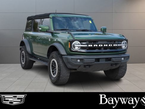 Used 2022 Ford Bronco Outer Banks w/ Sasquatch Package image 3