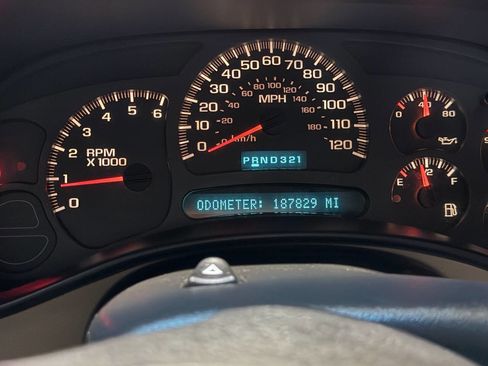 Used 2003 Chevrolet Suburban 2WD image 10