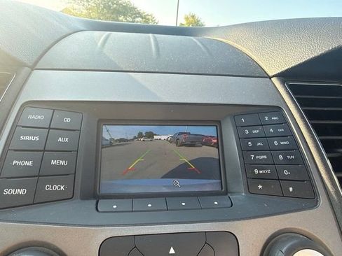 Used 2018 Ford Taurus SE FWD image 29