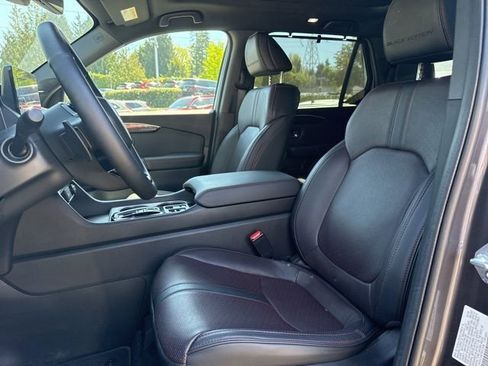 Used 2025 Honda Pilot Black Edition image 7