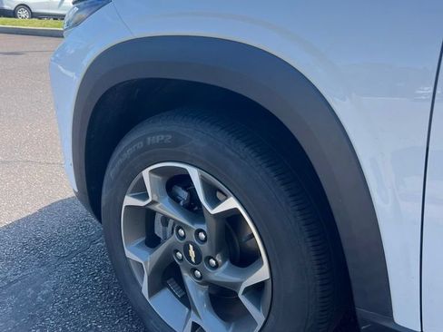 Certified 2024 Chevrolet Trax LT w/ Sunroof Package FWD image 5