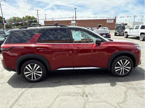 Used 2022 Nissan Pathfinder Platinum w/ Cargo Package FWD image 4