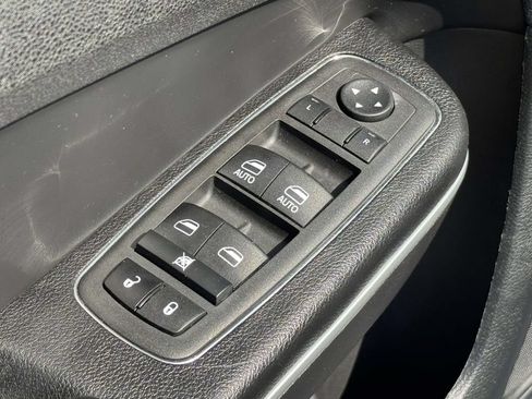 Used 2022 Chrysler 300 Touring w/ Sport Appearance Package RWD image 27
