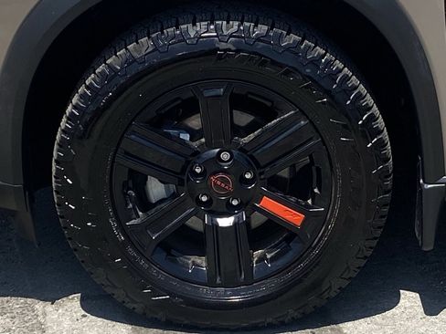 Certified 2025 Nissan Rogue SV AWD/4WD image 8