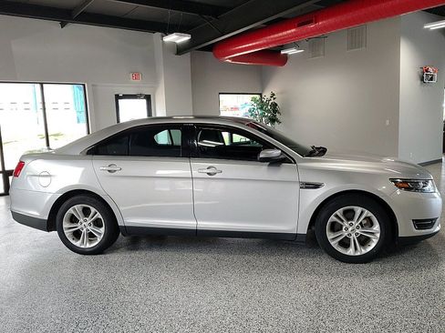 Used 2016 Ford Taurus SEL FWD image 5