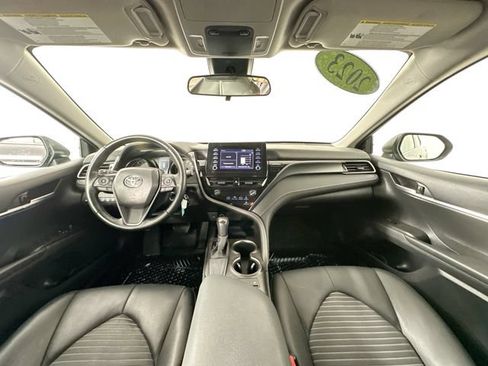 Used 2023 Toyota Camry SE FWD image 3