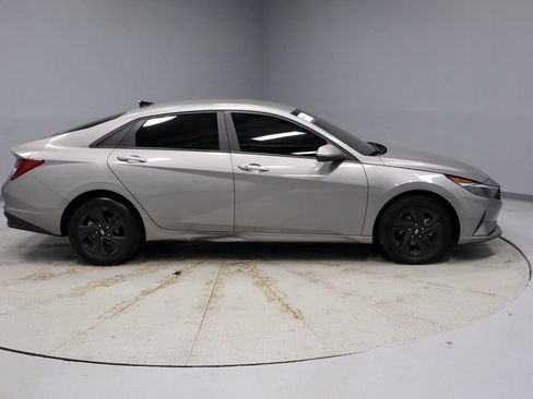 Used 2023 Hyundai Elantra SEL FWD image 5