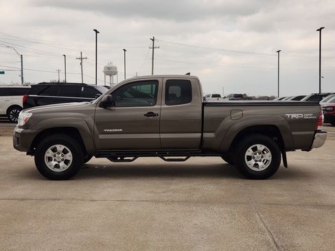 Used 2015 Toyota Tacoma 4x4 Access Cab V6 w/ TRD Off-Road Package image 3