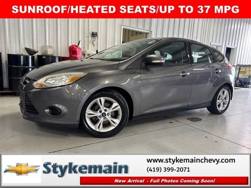 Used 2014 Ford Focus SE w/ SE Winter Package FWD image 1