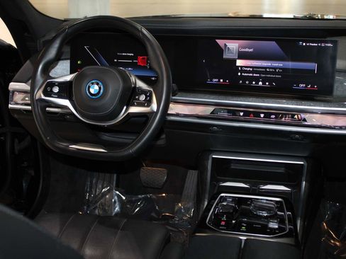 Certified 2024 BMW i7 xDrive60 w/ Executive Package RWD image 18