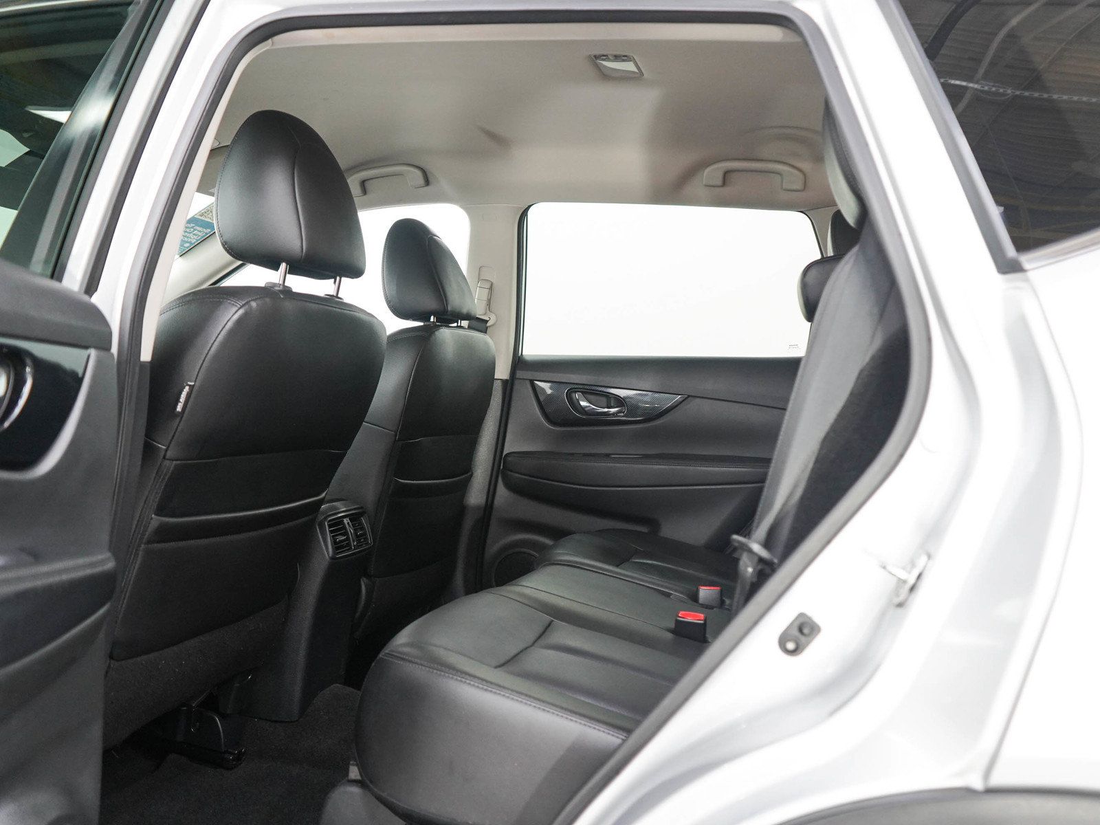 Used 2019 Nissan Rogue SL AWD/4WD image 18