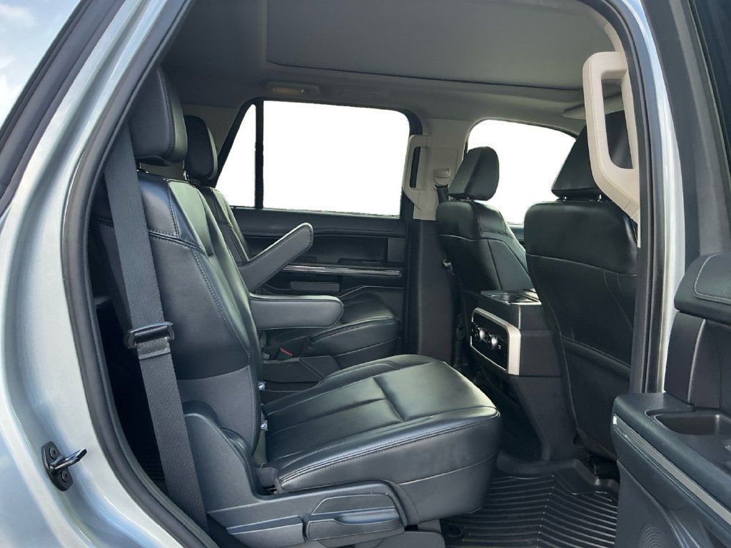 Certified 2024 Ford Expedition XLT RWD image 23