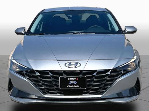 Used 2022 Hyundai Elantra SEL w/ Convenience + Premium Package FWD image 4