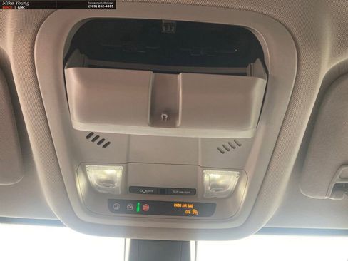 Used 2022 GMC Acadia SLE FWD image 29