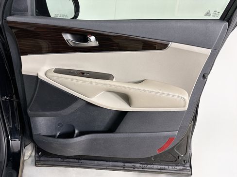 Used 2019 Kia Sorento LX image 31