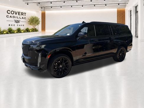Used 2023 Cadillac Escalade ESV Sport w/ LPO, ONYX Package AWD/4WD image 4