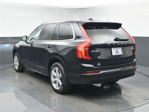 Used 2023 Volvo XC90 B5 Core image 6