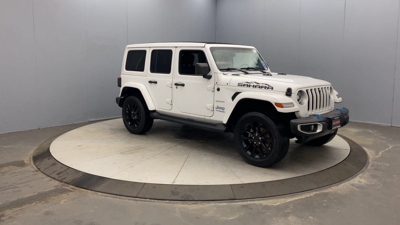 Used 2022 Jeep Wrangler Unlimited Sahara w/ Cold Weather Group AWD/4WD image 7