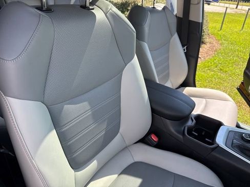 Used 2024 Toyota RAV4 Limited image 31
