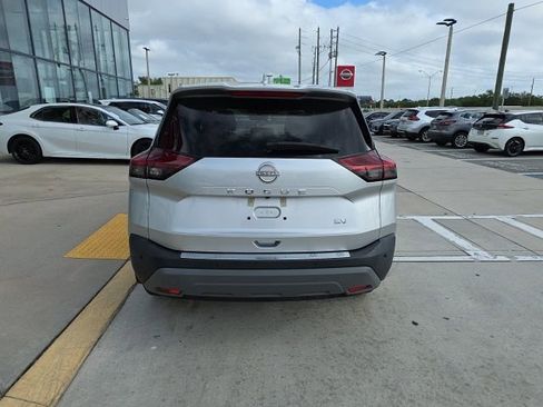 Used 2023 Nissan Rogue SV image 5