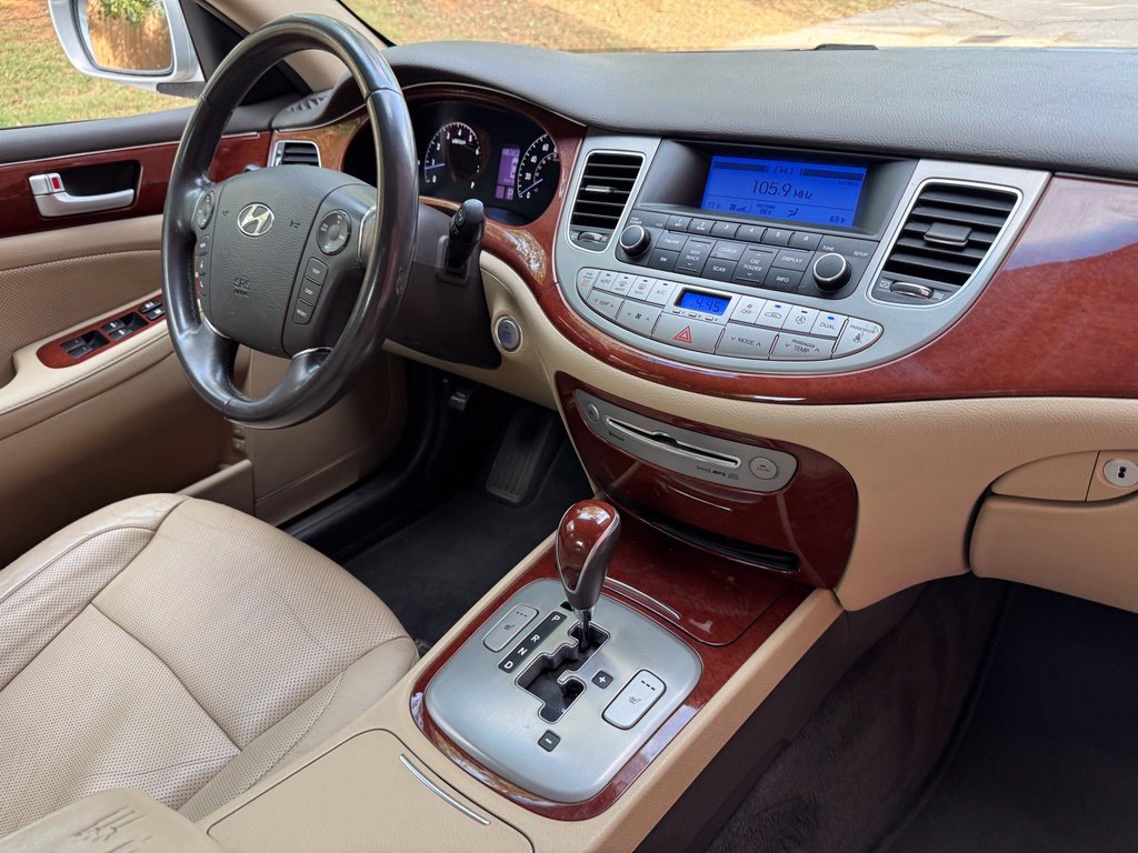 Used 2012 Hyundai Genesis 3.8 RWD image 28
