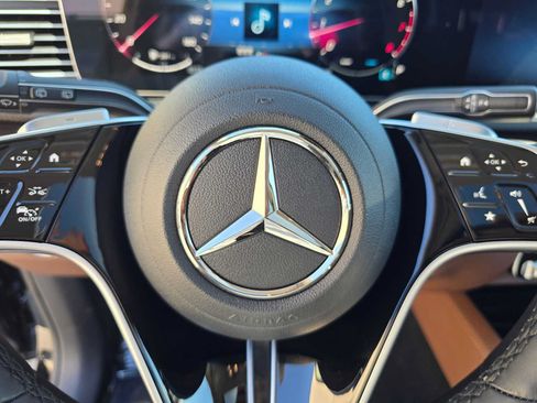 Used 2026 Mercedes-Benz GLS 450 4MATIC image 26
