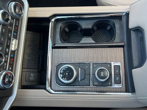 Used 2023 Ford Expedition Limited image 24