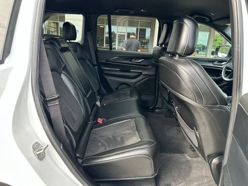Used 2024 Jeep Grand Cherokee Altitude RWD image 41
