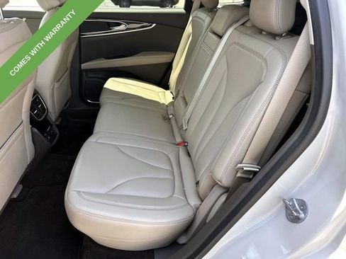 Used 2022 Lincoln Nautilus FWD w/ Premium Package image 7