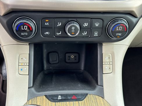 Certified 2019 GMC Acadia Denali w/ Technology Package FWD image 34