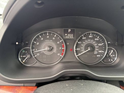 Used 2011 Subaru Outback 2.5i Limited AWD/4WD image 6