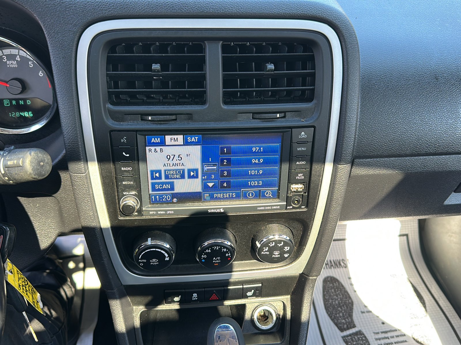 Used 2011 Dodge Caliber Uptown w/ Driver Convenience Group FWD image 17