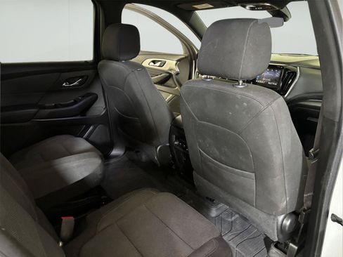 Used 2024 Chevrolet Traverse LT FWD image 23