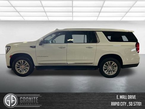 Used 2024 GMC Yukon XL SLT w/ SLT Luxury Package image 2