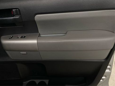 Used 2009 Toyota Sequoia SR5 AWD/4WD image 28