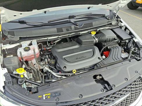 Certified 2024 Chrysler Pacifica Touring-L image 27