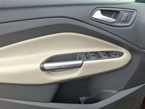 Used 2019 Ford Escape SEL image 16