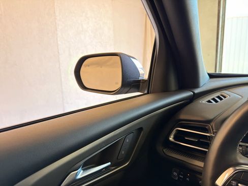 Used 2025 Chevrolet Traverse LT image 43