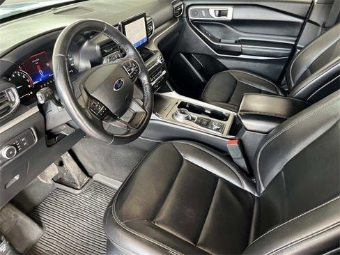 Used 2020 Ford Explorer XLT w/ Equipment Group 202A image 28
