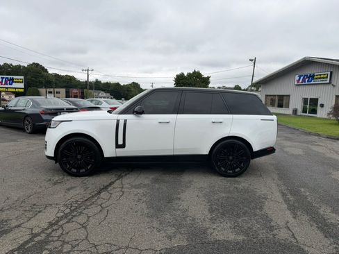 Used 2023 Land Rover Range Rover SE AWD/4WD image 3